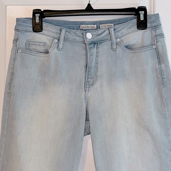 Calvin Klein Jeans Cropped Straight Leg Jeans - Picture 2 of 8
